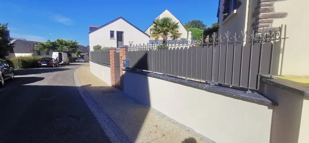 Clôture & grille sur muret